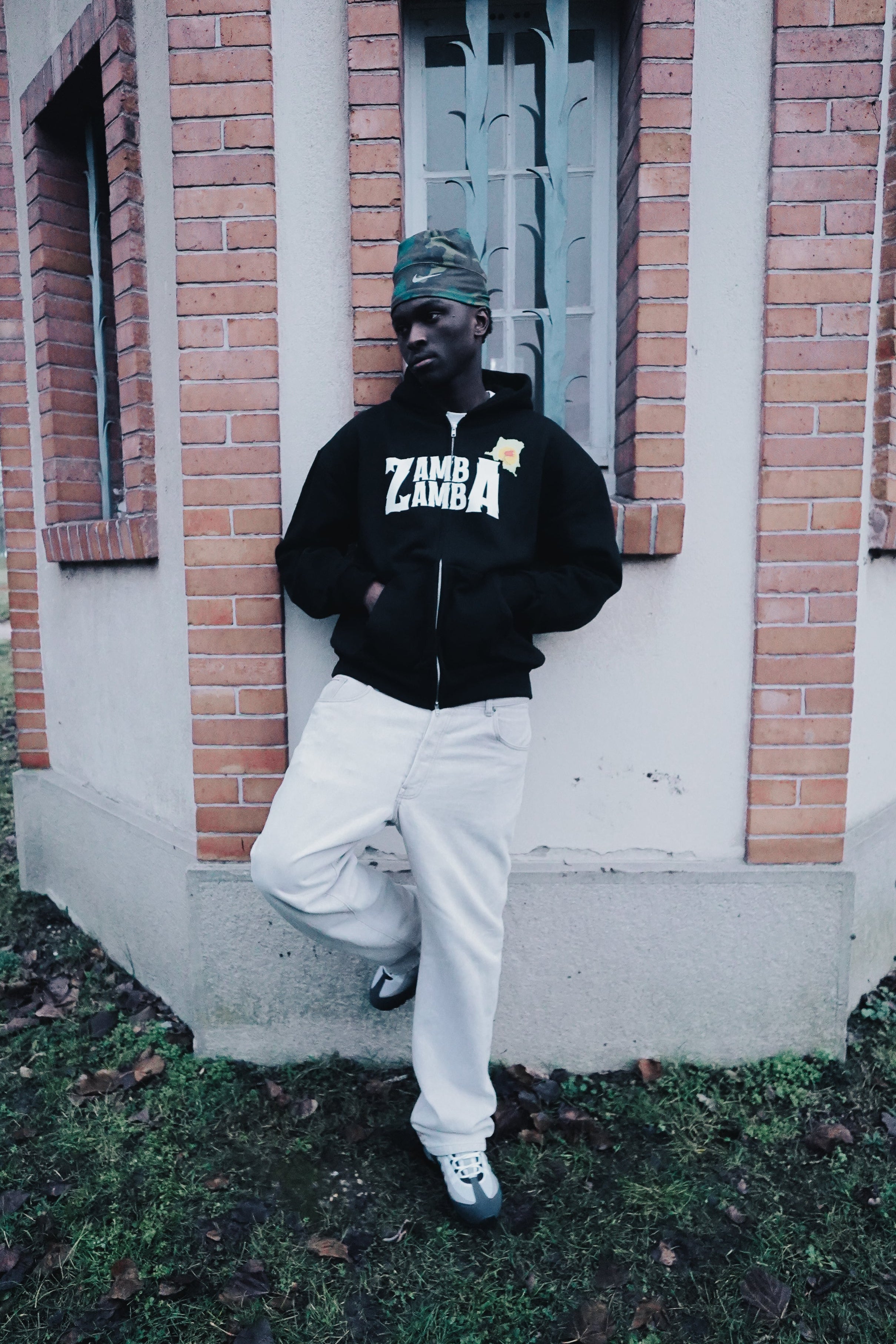 ZAMBA “RACINE” ZIP HOODIE / NOIR